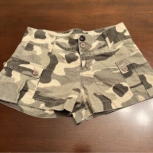 L.E.I. Green Camouflage Utility Shorts
